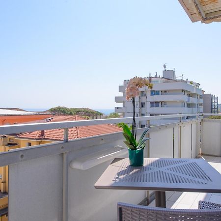 Hotel Sans Souci Rimini Bagian luar foto
