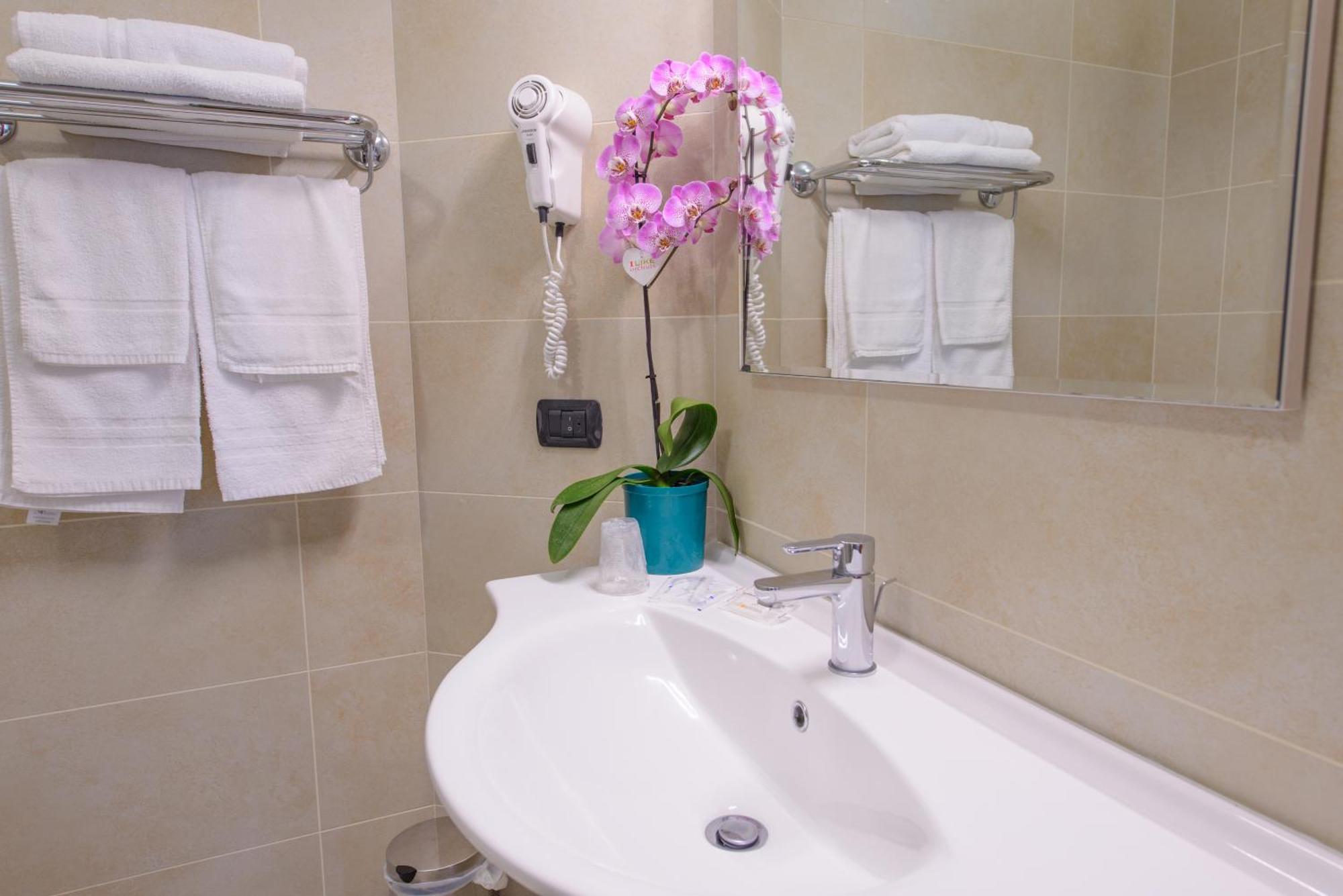 Hotel Sans Souci Rimini Bagian luar foto