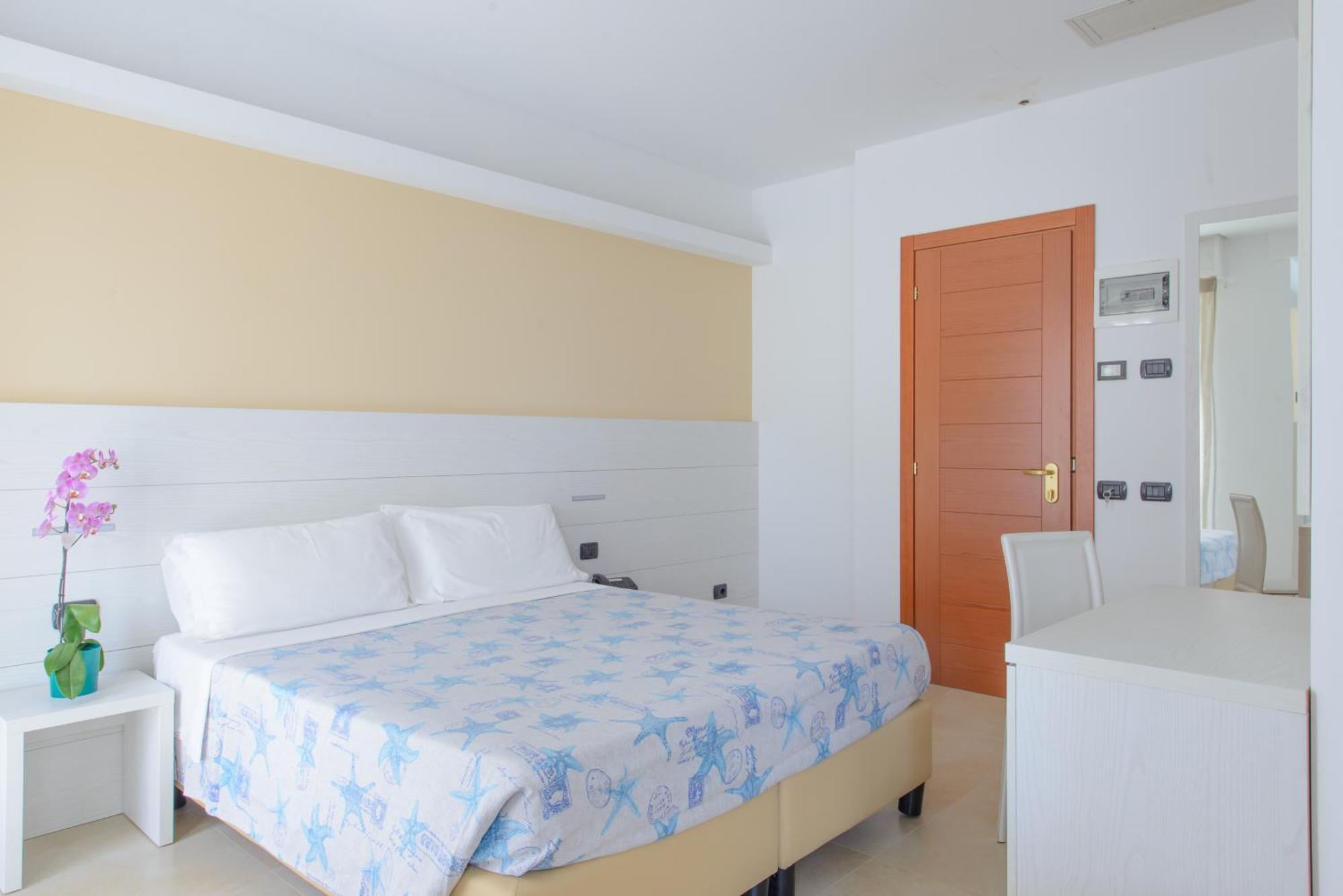 Hotel Sans Souci Rimini Bagian luar foto