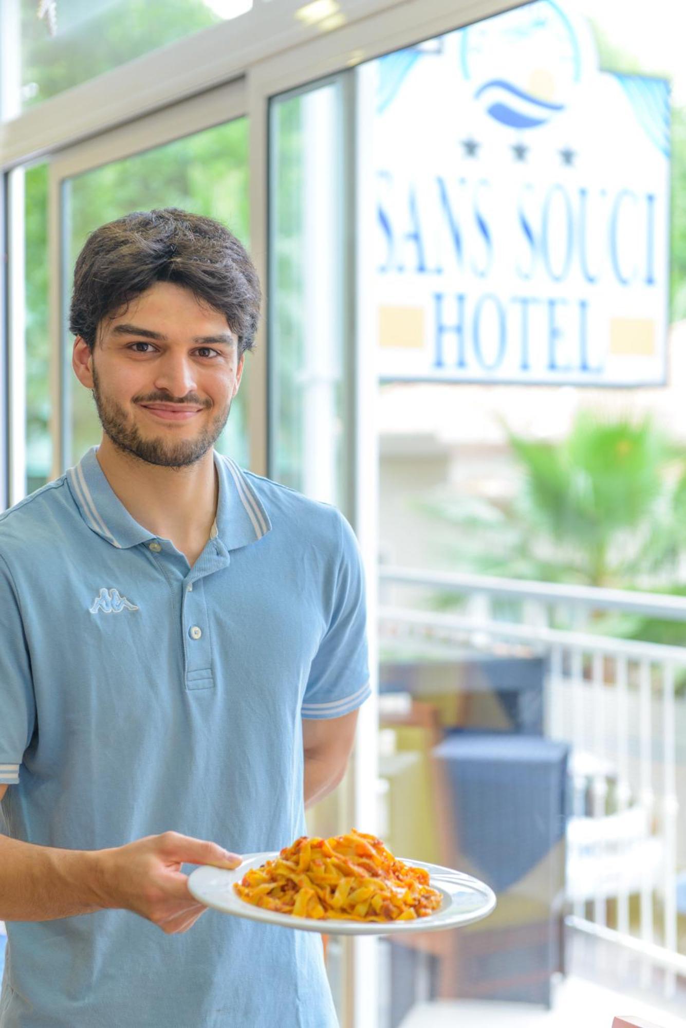 Hotel Sans Souci Rimini Bagian luar foto